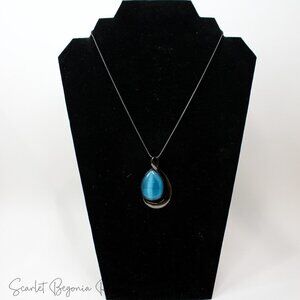 Signed LIA SOPHIA Black tone Blue Glass Oval Pendant on 16" +‎ 3" Extender Chain